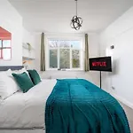 Beautiful Luxe 3 Bedroom With 4 Beds