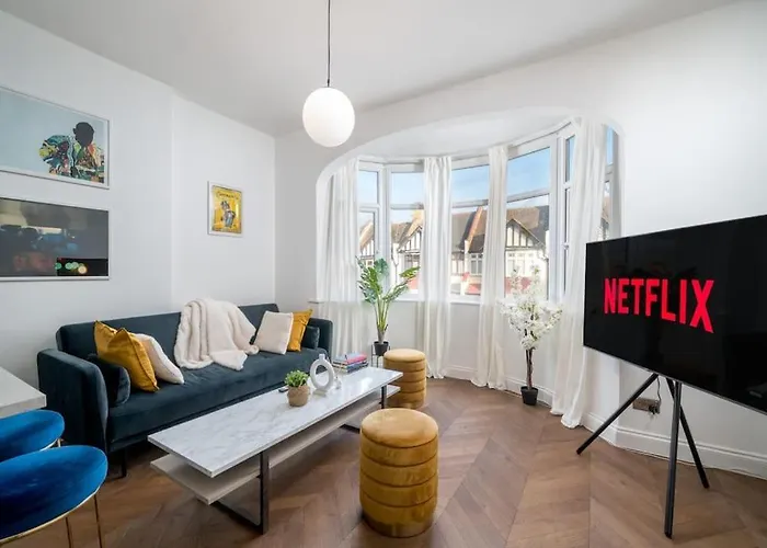 Beautiful Luxe 3 Bedroom With 4 Beds