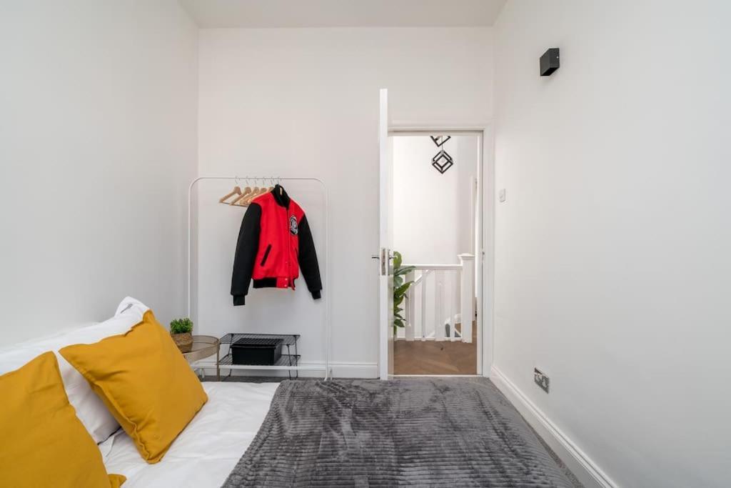 Beautiful Luxe 3 Bedroom With 4 Beds Apartment *