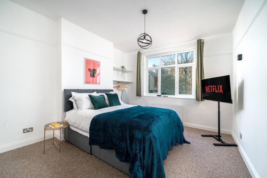 Apartment Beautiful Luxe 3 Bedroom With 4 Beds London