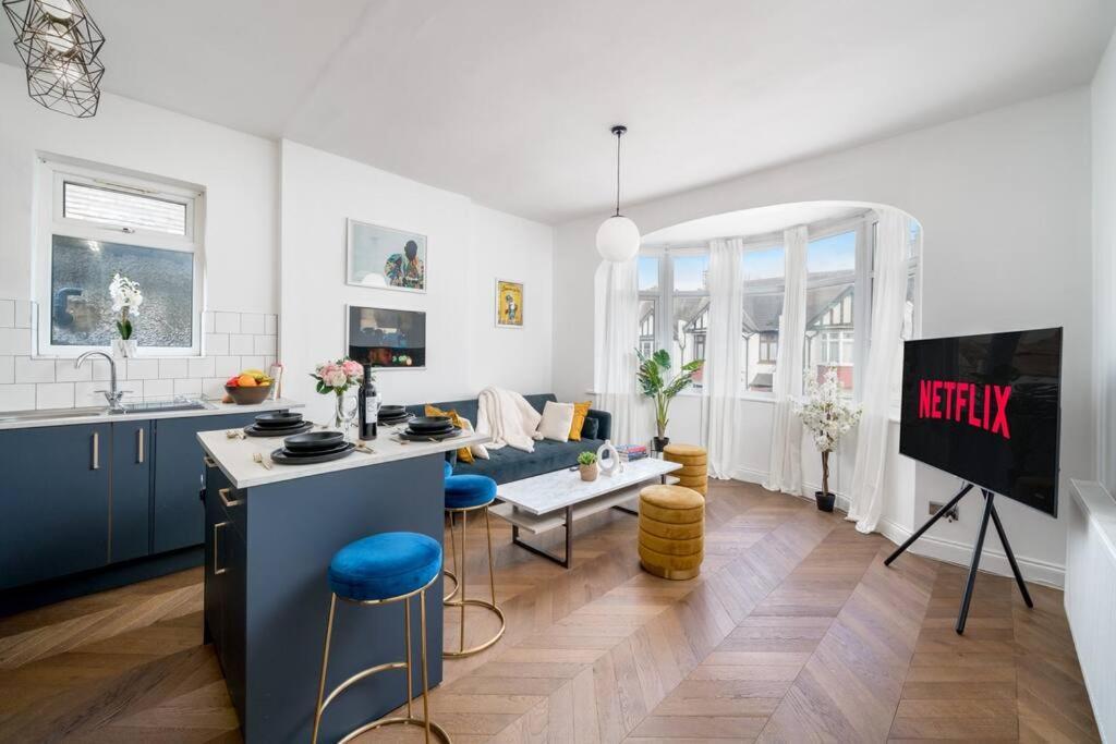 Apartment Beautiful Luxe 3 Bedroom With 4 Beds *