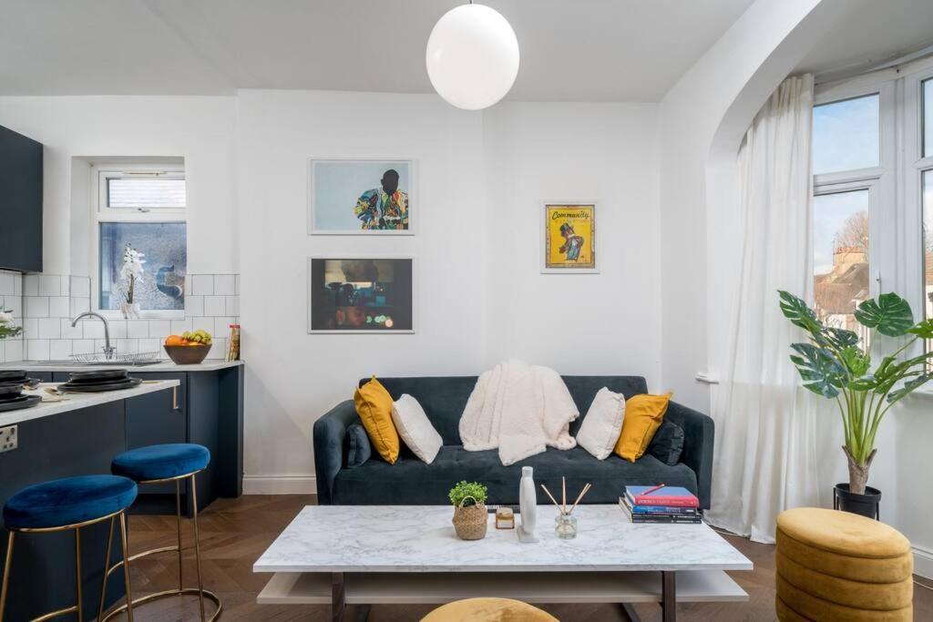 Apartment Beautiful Luxe 3 Bedroom With 4 Beds London