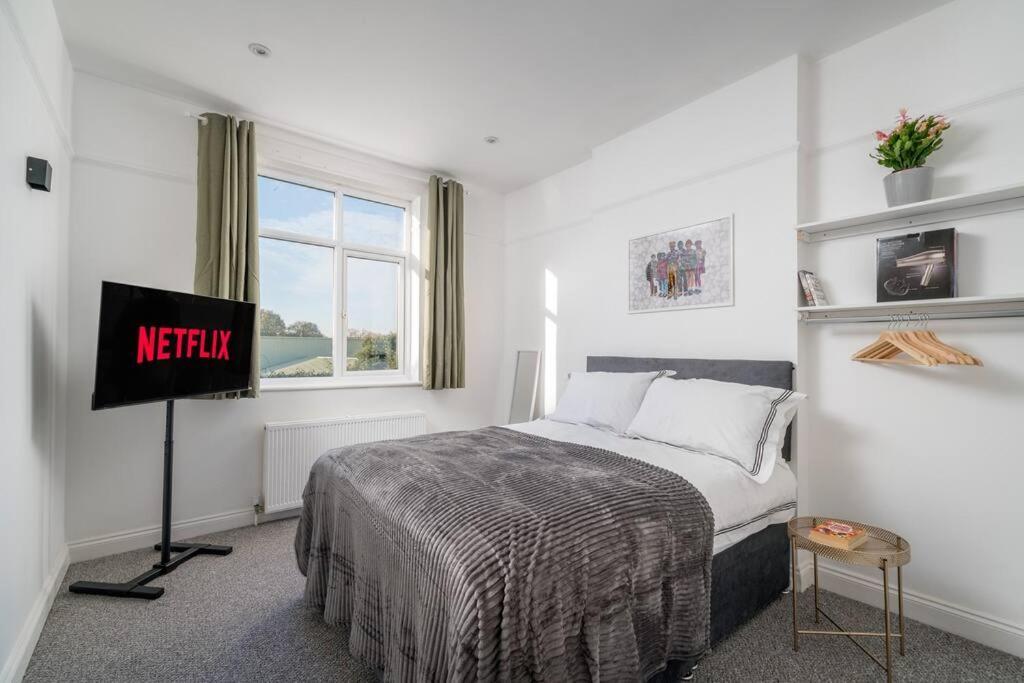Apartment Beautiful Luxe 3 Bedroom With 4 Beds London