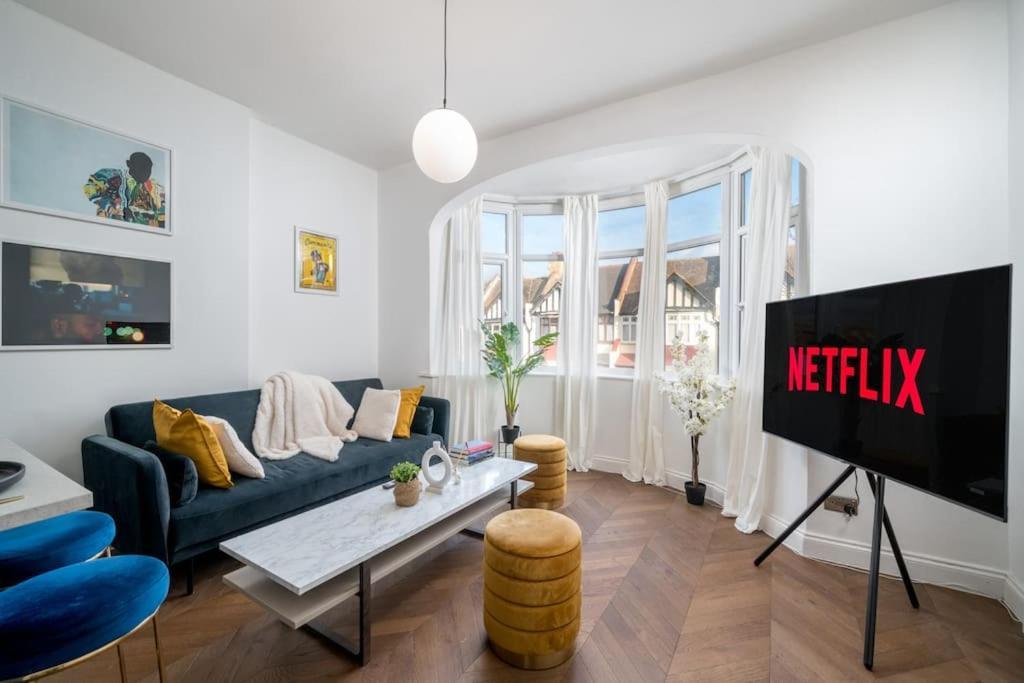 Beautiful Luxe 3 Bedroom With 4 Beds Apartment